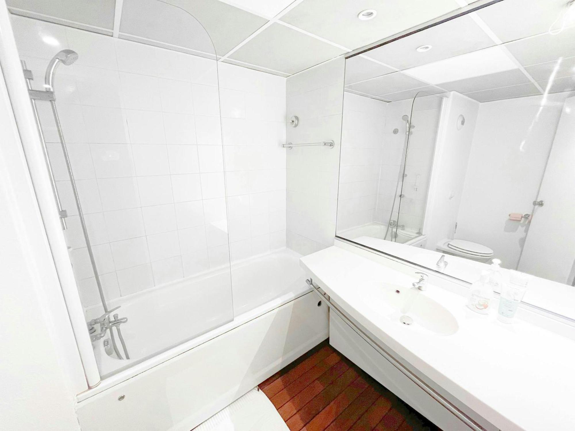 Paris Retreat 5 Minutes From Hoche Metroparking Apartment Pantin Exterior photo