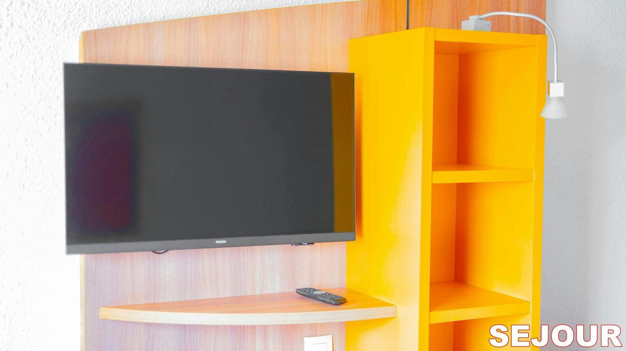 Paris Retreat 5 Minutes From Hoche Metroparking Apartment Pantin Exterior photo